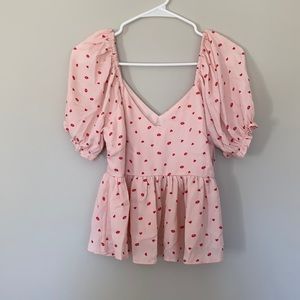 Pinkish heart kisses top
